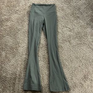 Gray sage Align mini flare